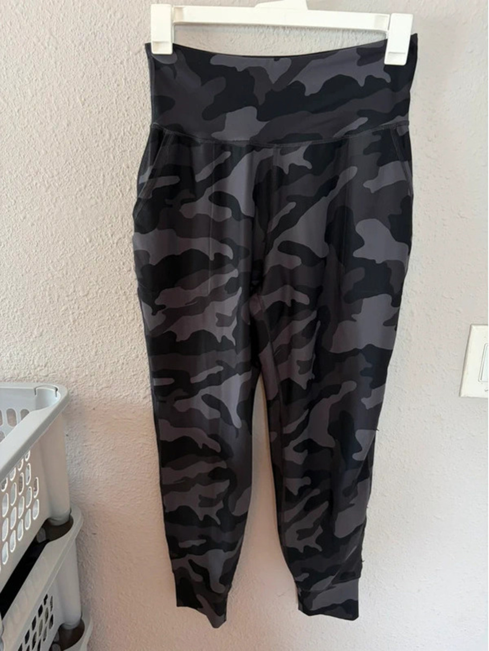 Old Navy Active Powersoft grey/black camo joggers size L